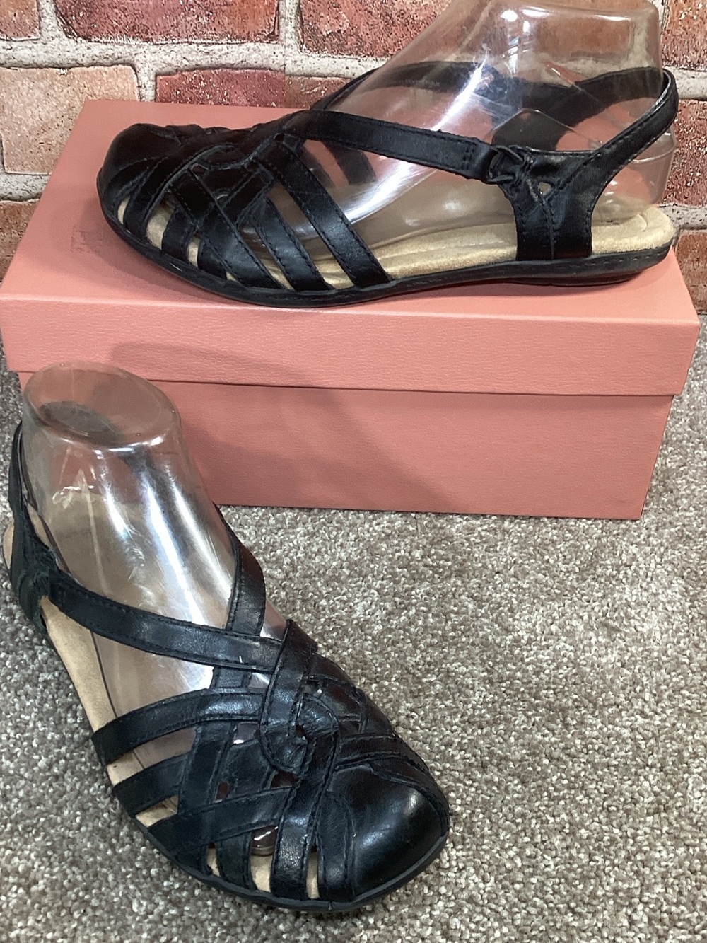 Earth Origins Belle Brielle womens black strappy sandals size 6